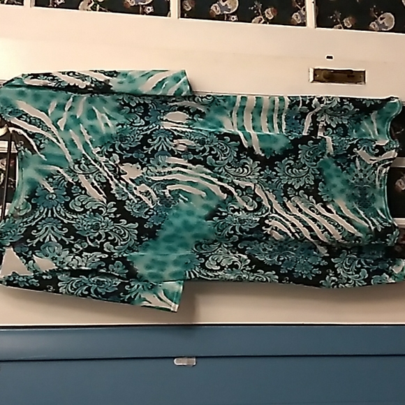 Women's hi-lo graphuc print tunic - Picture 2 of 3